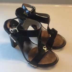 Michael KORS t-strap sandals SZ 5.5